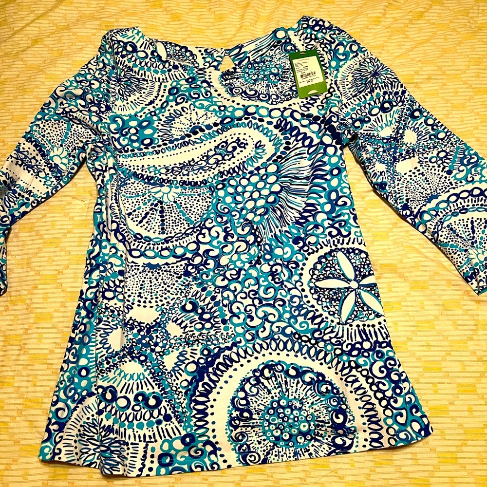 Lilly Pulitzer. Resort white, midnight bliss top. 3/4 sleeve. Stretchy material.